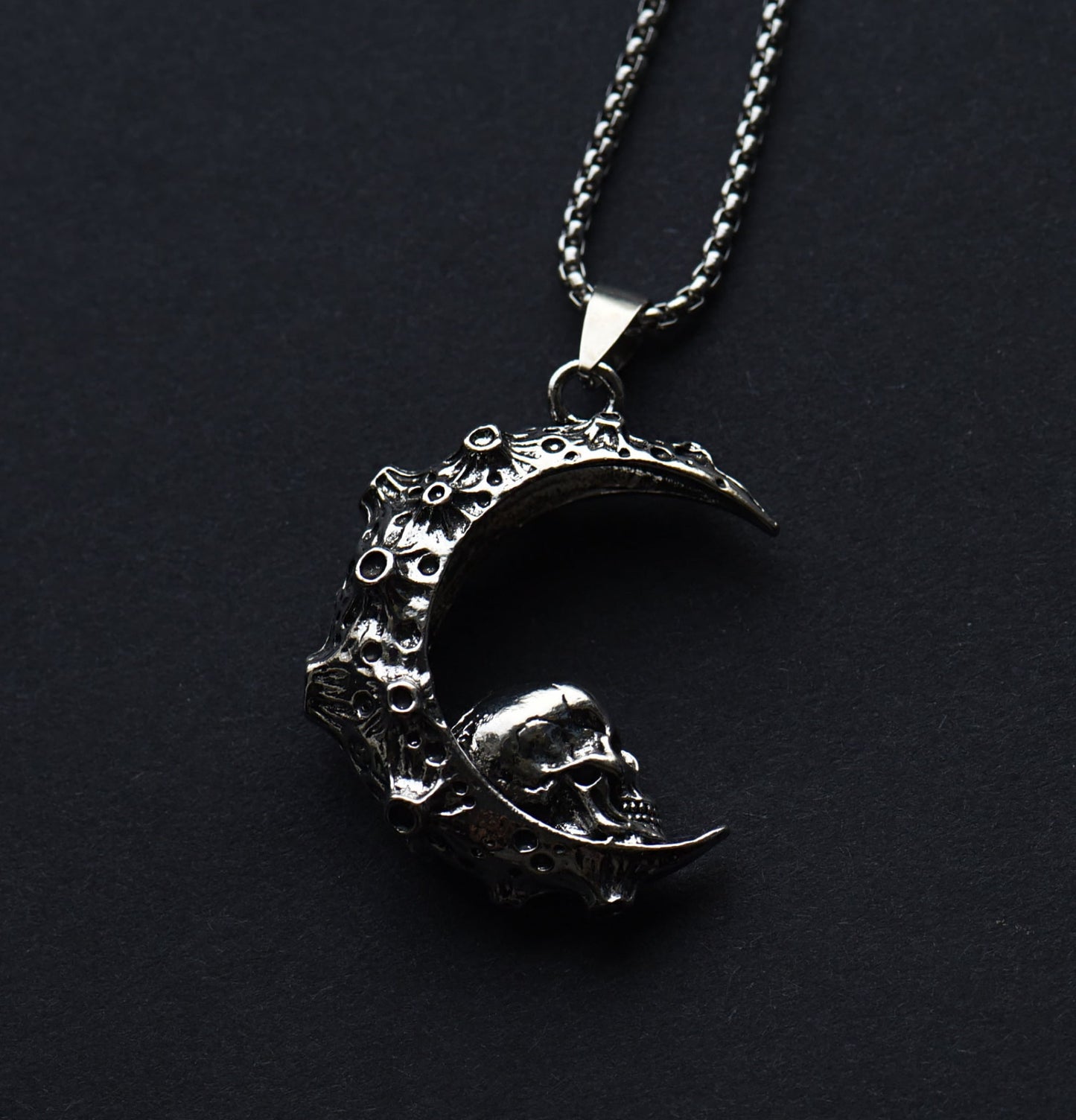 Stainless steel skull necklace
