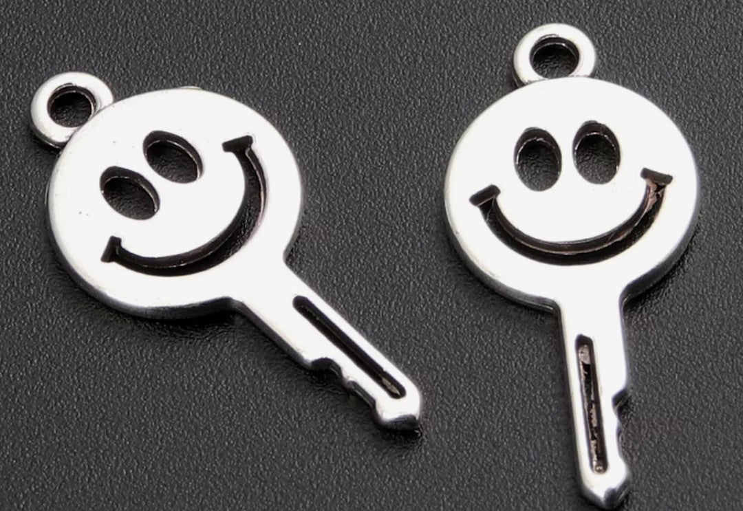 Smiley face key charms 10pk