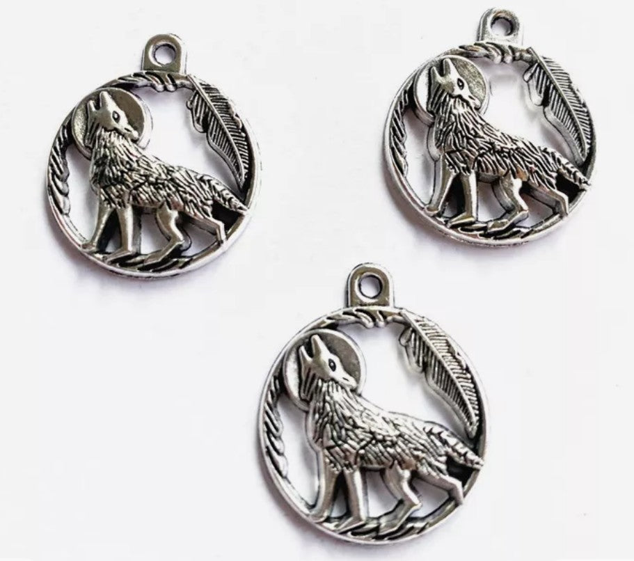 Howling wolf charms 5pk