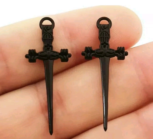 Black dagger charms 5pk